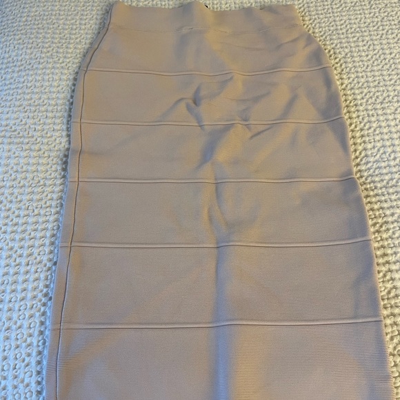 Light beige/cream BCBG skirt size XS - Picture 4 of 4